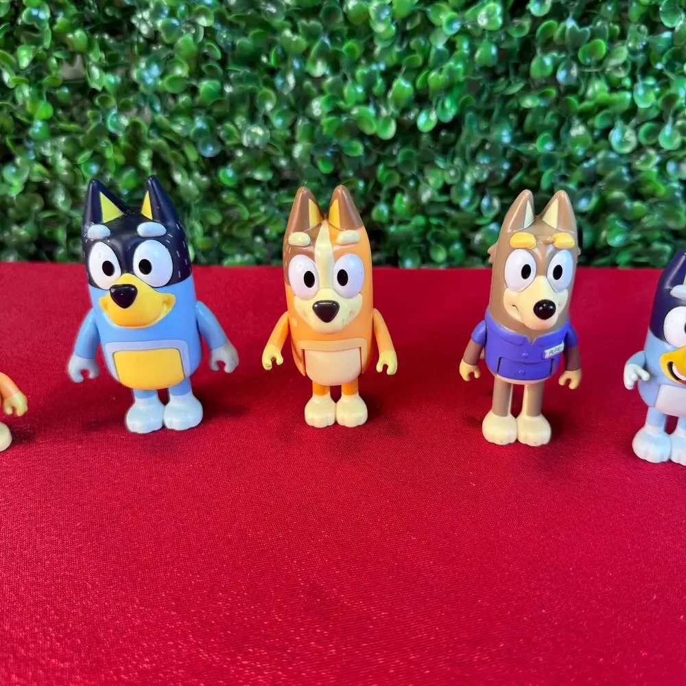 Bluey Family Figure Pack 5 Poseable Characters Action Figures Preschool Toys